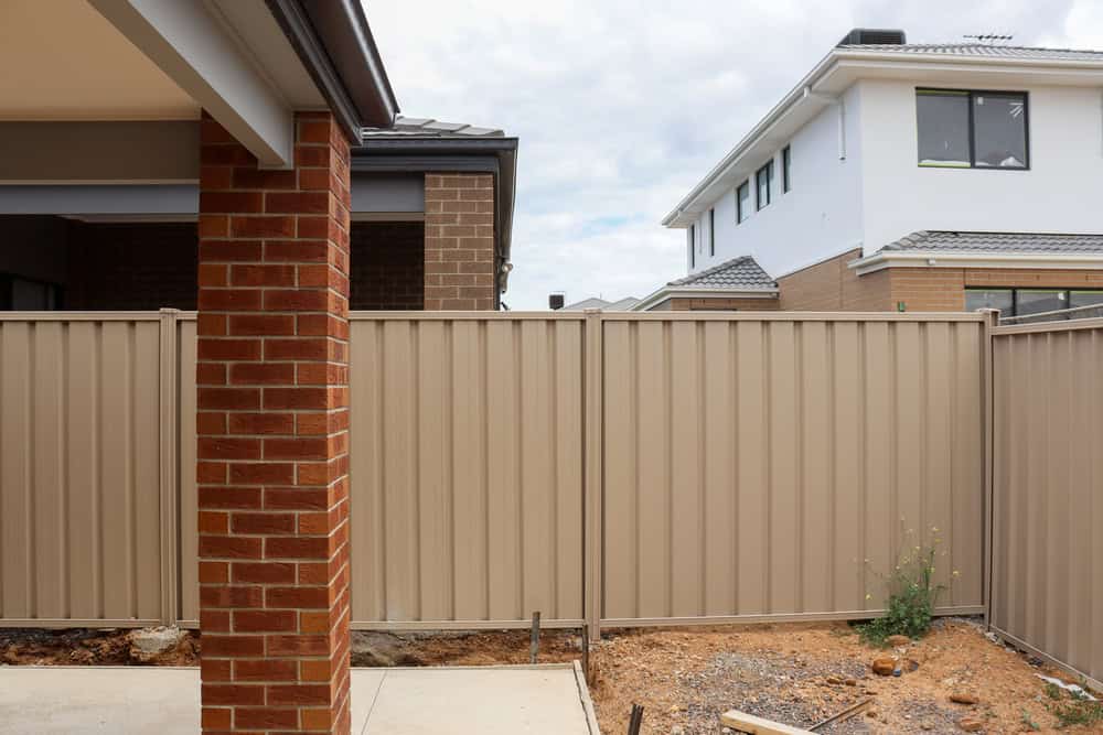 What Are My Rights When My Neighbor Owns the Wall I Want to Paint Surbiton?